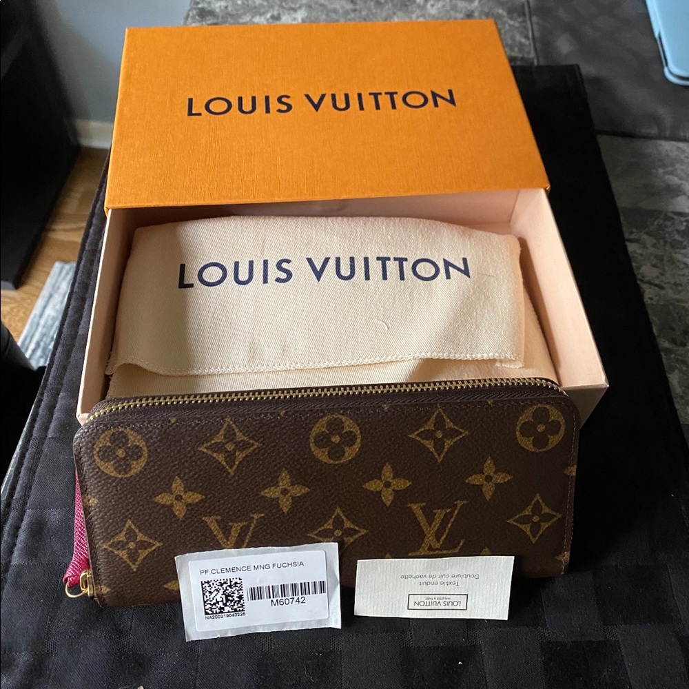 Louis Vuitton Wallet like in new condition